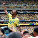 Brasil vence o Japão de virada por 2 a 1 e joga no próximo domingo pelas oitavas