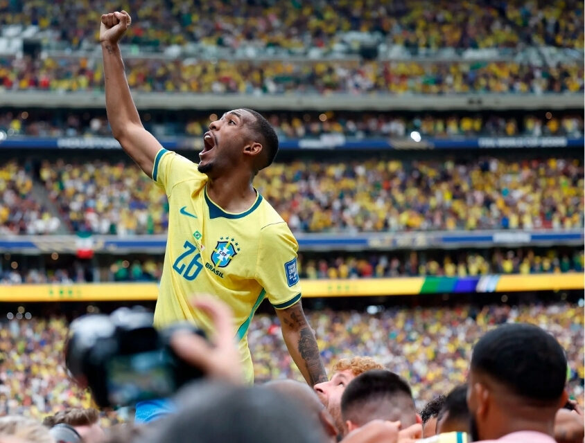 Brasil vence o Japão de virada por 2 a 1 e joga no próximo domingo pelas oitavas