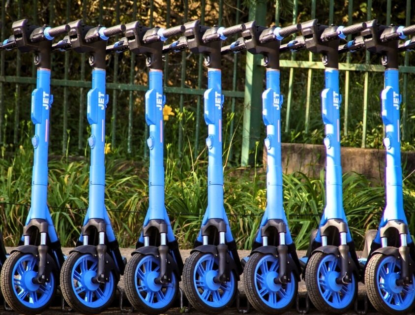 Penha recebe patinetes elétricos compartilhados: nova opção de mobilidade na zona Leste