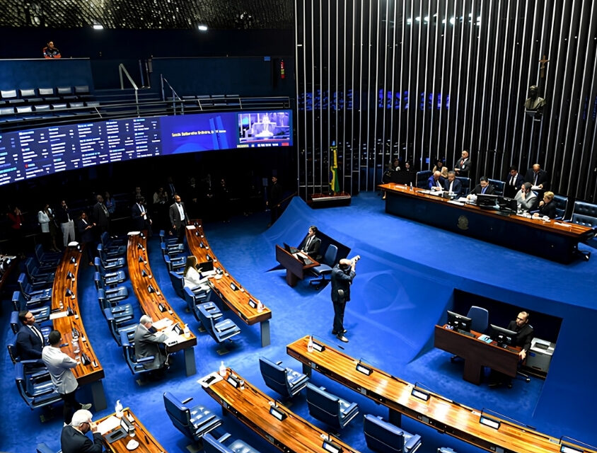 Davi Alcolumbre avisa que PEC da escala 6×1 passará por comissões no Senado