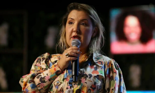 Flávio Bolsonaro integra Daniella Marques à pré-campanha em aceno ao mercado financeiro