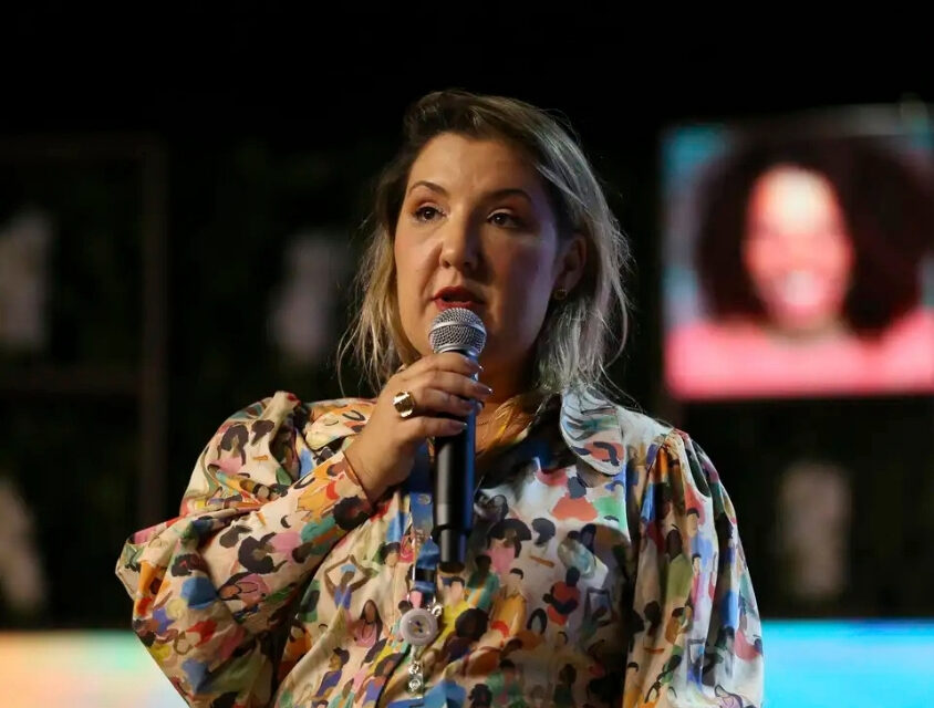 Flávio Bolsonaro integra Daniella Marques à pré-campanha em aceno ao mercado financeiro