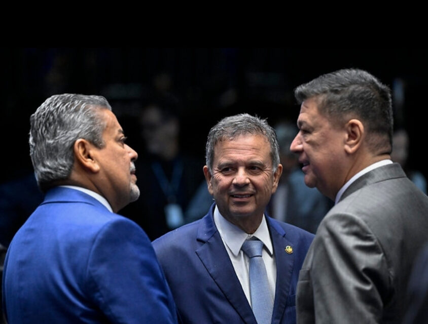 Senadores da oposição reagem com PEC de jornada flexível ao fim da escala 6×1