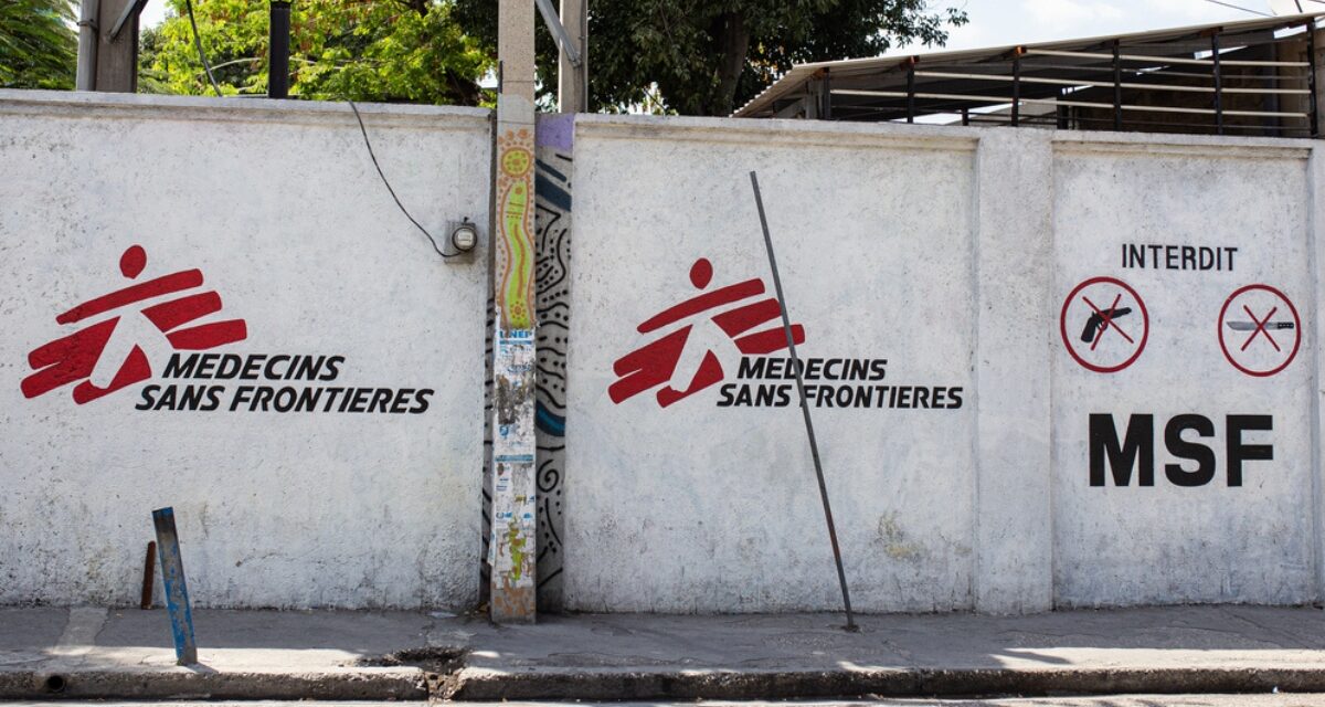 Haiti enfrenta colapso na saúde e moradores arriscam a vida por atendimento médico básico