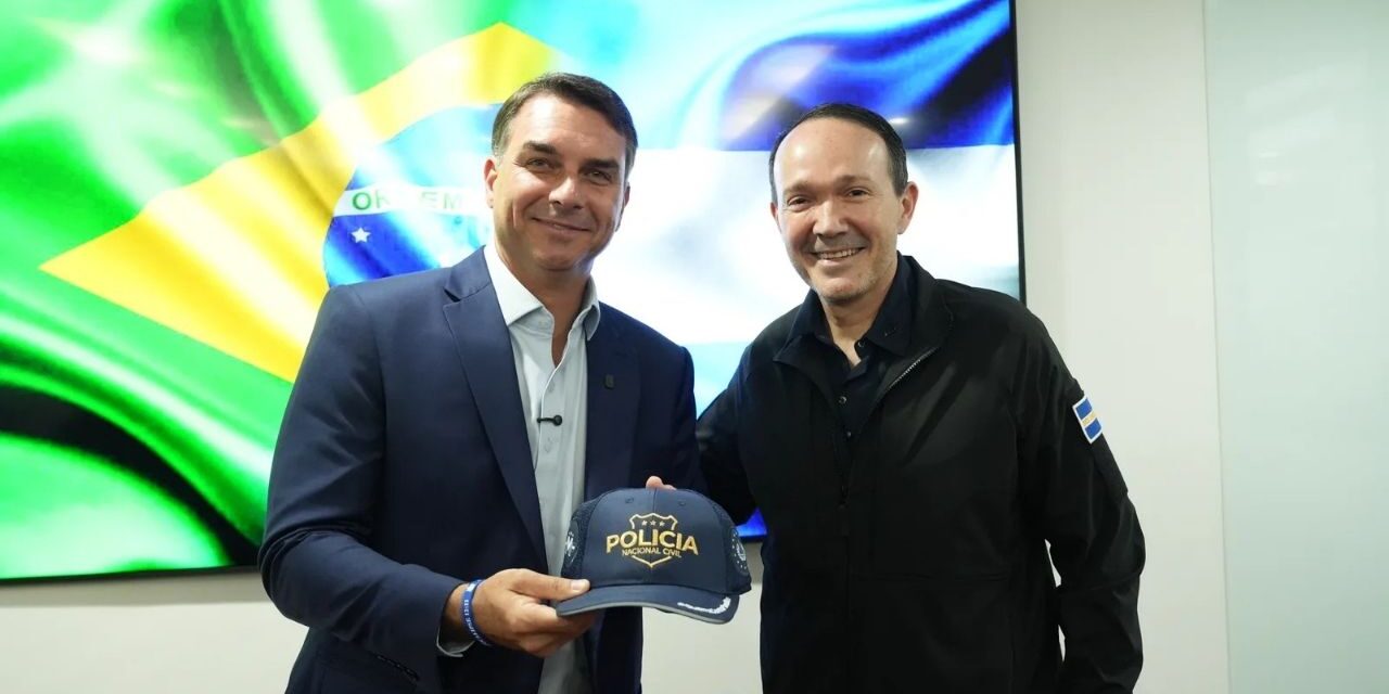 Flávio Bolsonaro reúne-se com ministro de El Salvador e projeta modelo de segurança