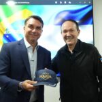 Flávio Bolsonaro reúne-se com ministro de El Salvador e projeta modelo de segurança