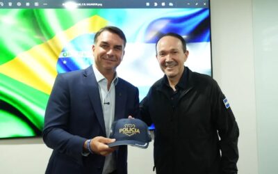Flávio Bolsonaro reúne-se com ministro de El Salvador e projeta modelo de segurança