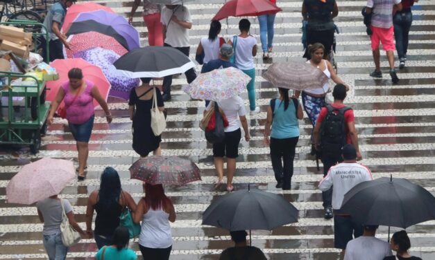 Primavera começa com chuva forte e calor em São Paulo