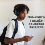Fones de ouvido e música alta colocam mais de 1 bilhão de jovens em risco de perda auditiva