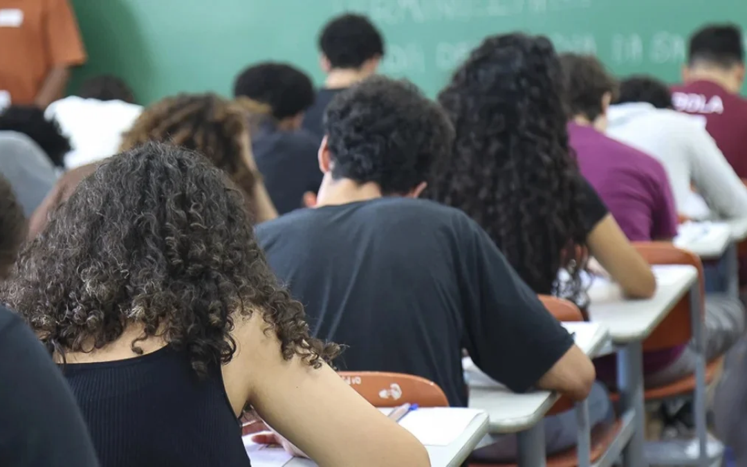 Fuvest 2027: mais de 106 mil candidatos fazem a primeira fase neste domingo