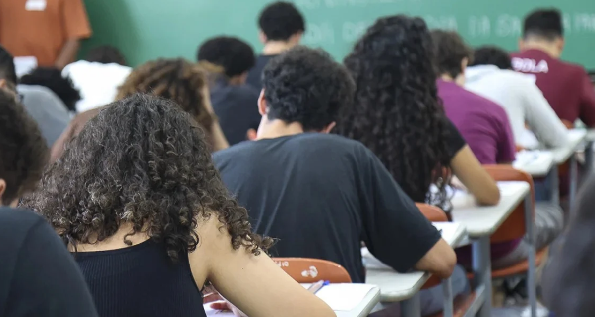 Fuvest 2027: mais de 106 mil candidatos fazem a primeira fase neste domingo