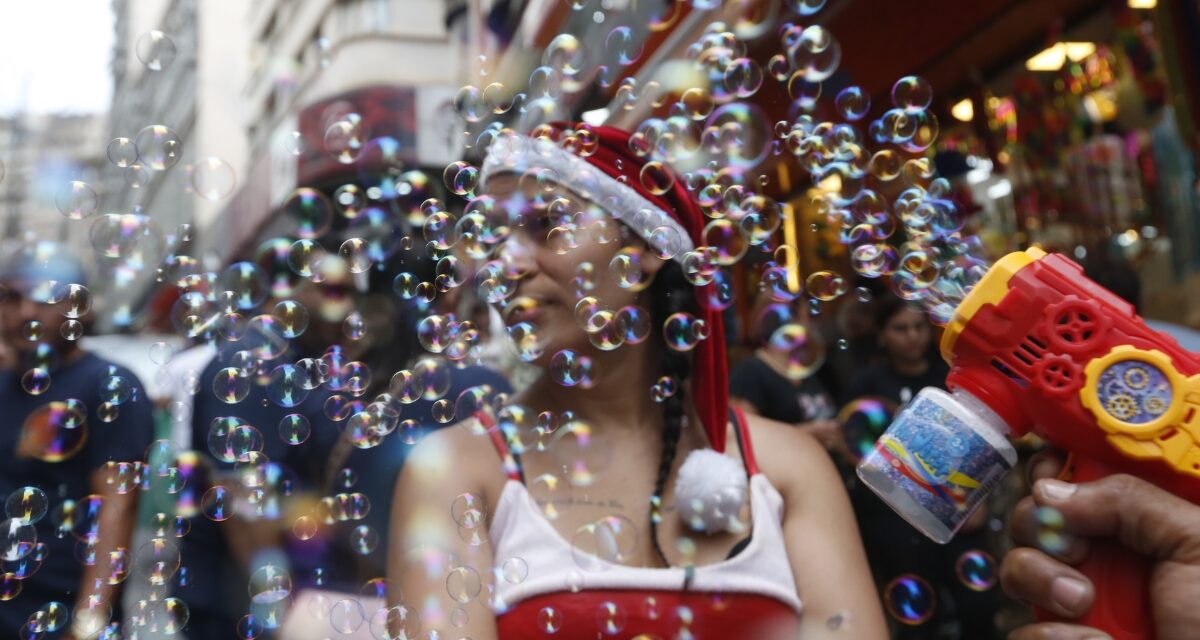 Chuva reduz em até 30% o movimento de consumidores na 25 de Março